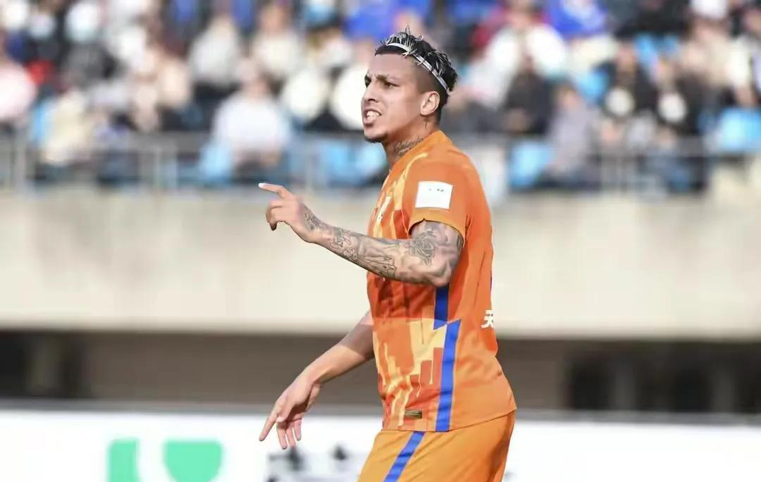 转会期夏洛特黄蜂调整名单以备足总杯；回应争议环节打磨；气氛紧张；数据趋势出现新变化的简单介绍