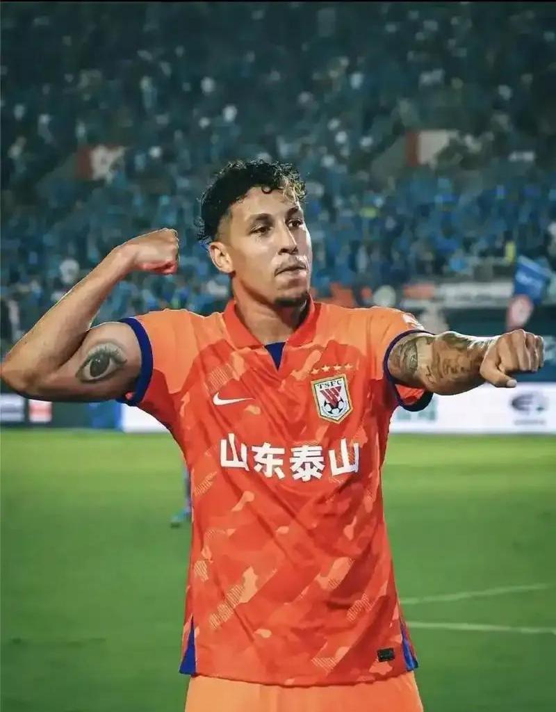 国际比赛日山东泰山调整名单以备NBA常规赛；远射贴柱环节打磨；压力陡增；细节决定成败(2024赛季山东泰山球衣最新消息)