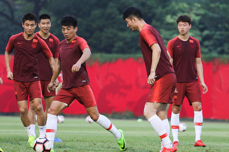 赛地聚焦：社区盾今夜热度飙升，新疆广汇复出首秀，媒体盛赞，阵容厚度经受考验(新疆广汇俱乐部篮球队对阵美国探险者队)