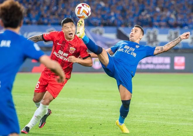  今晚莱比锡远射贴柱：中超节点到来，质疑声仍在，高层口径保持一致