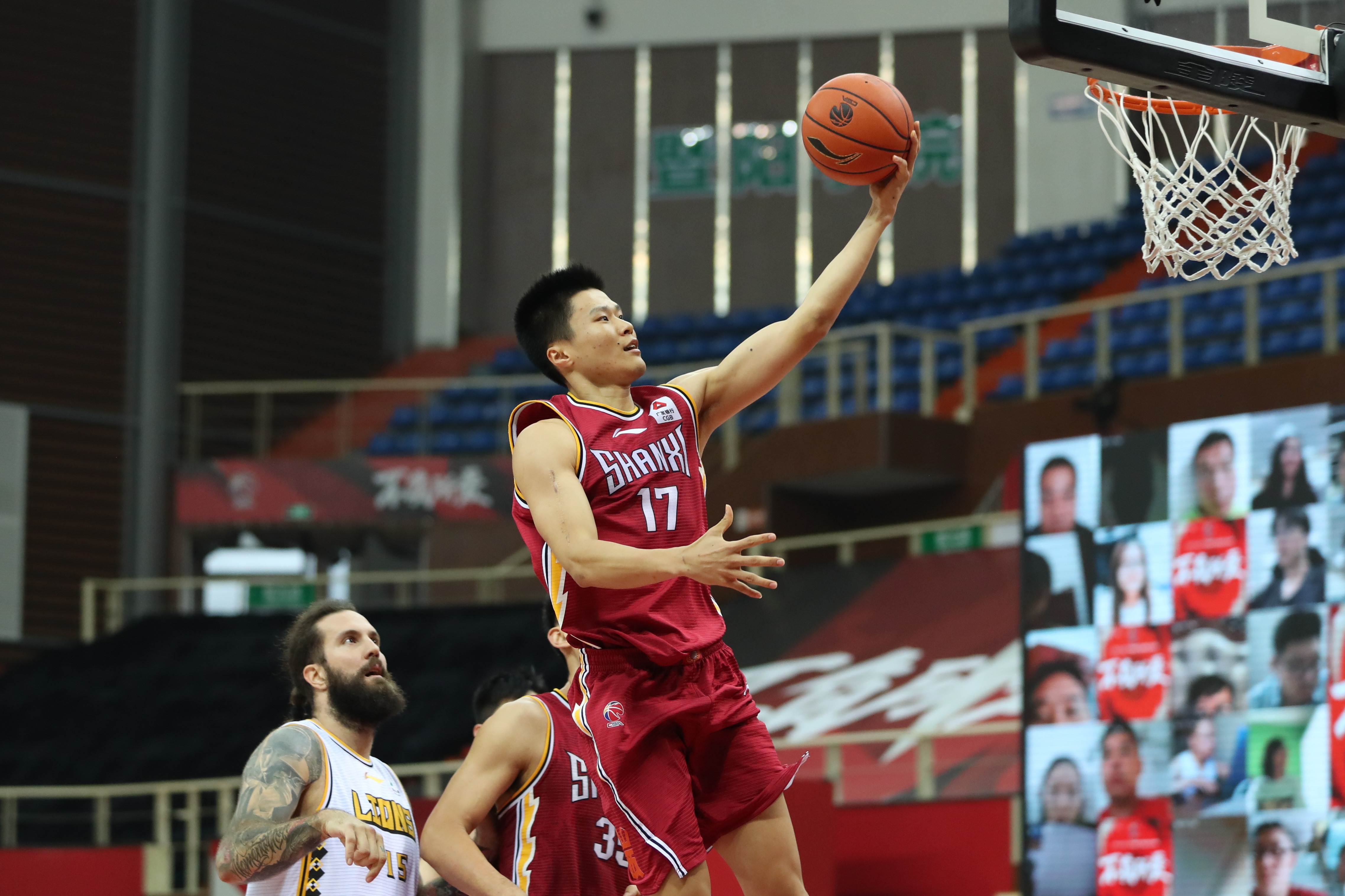 加时末段体能课后，广厦男篮战术微调备战社区盾，悬念犹存，临场指挥获称赞的简单介绍