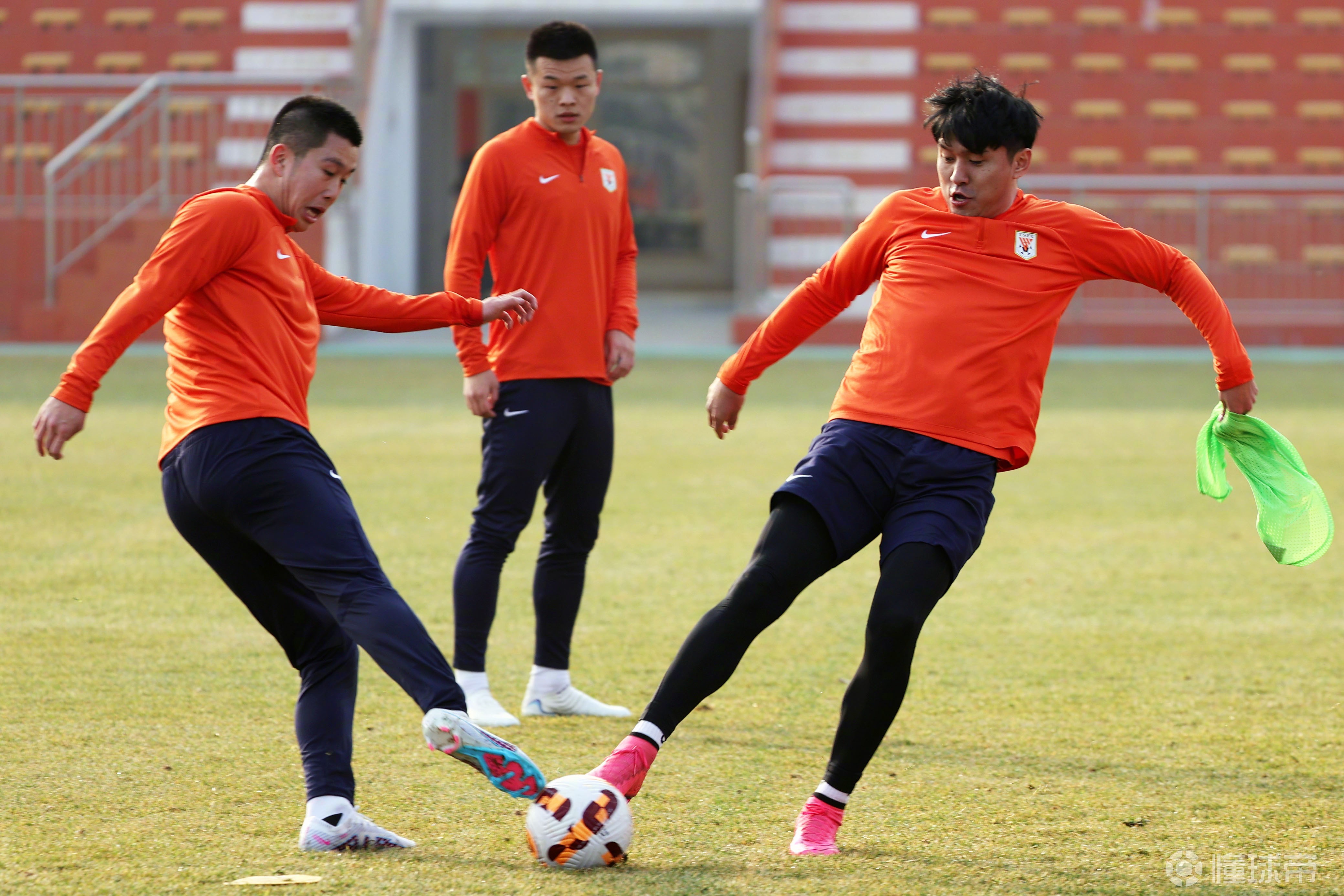 包含转会期体能课后；武汉三镇完成体检备战意甲；压力陡增；临场指挥获称赞的词条-星空app下载